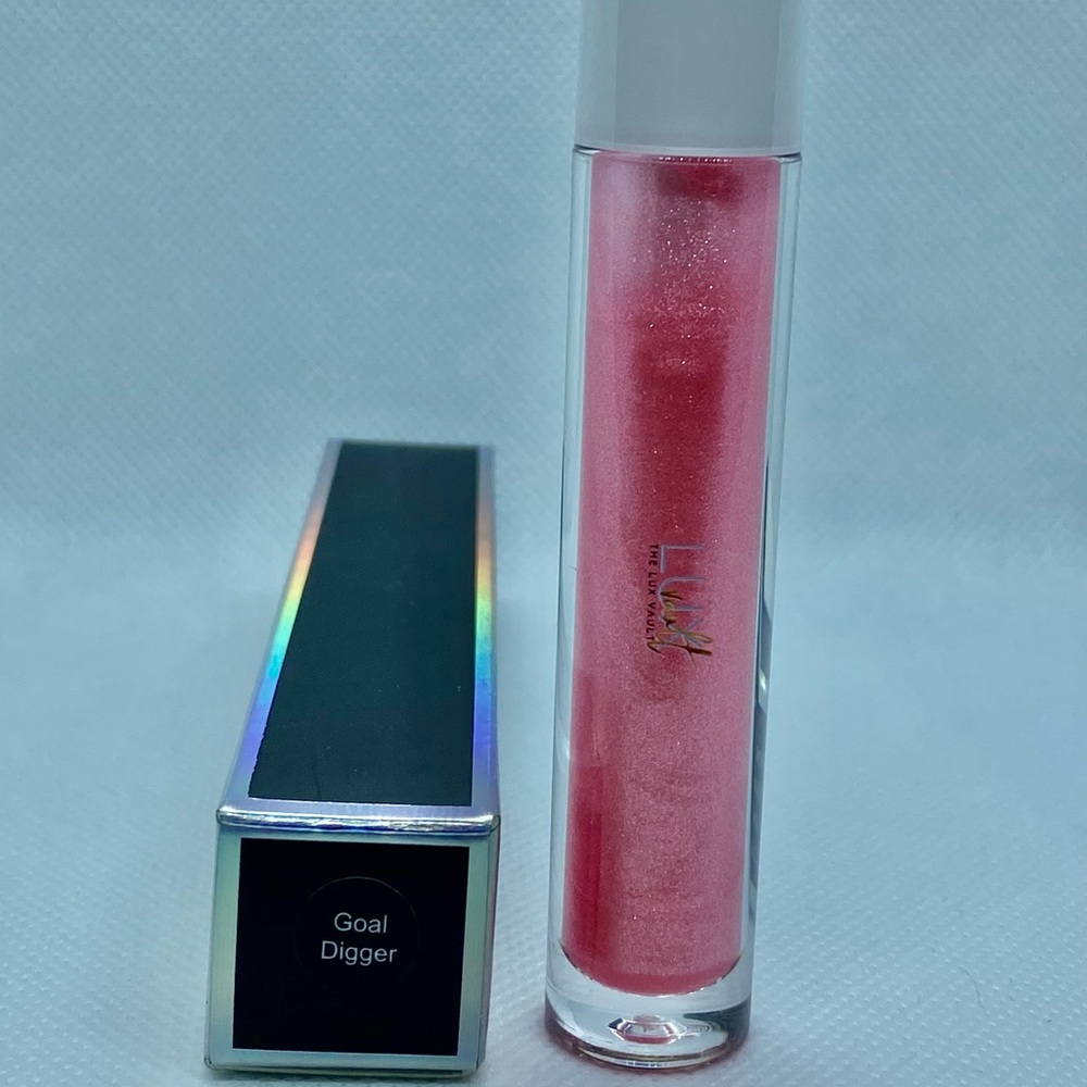 The Lux Vault Lipgloss